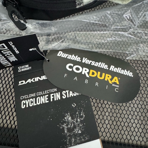 NEW Dakine Cyclone Fin Stash Bag - Picture 7 of 9
